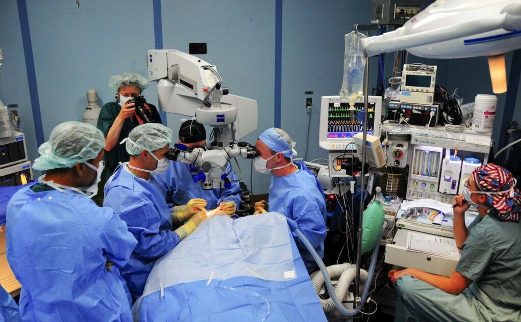 Surgical surgeon to restore vision